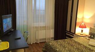 Гостиница Южный Новороссийск Стандартный двухместный номер с 1 кроватью или 2 отдельными кроватями-9