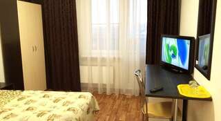 Гостиница Южный Новороссийск Стандартный двухместный номер с 1 кроватью или 2 отдельными кроватями-11